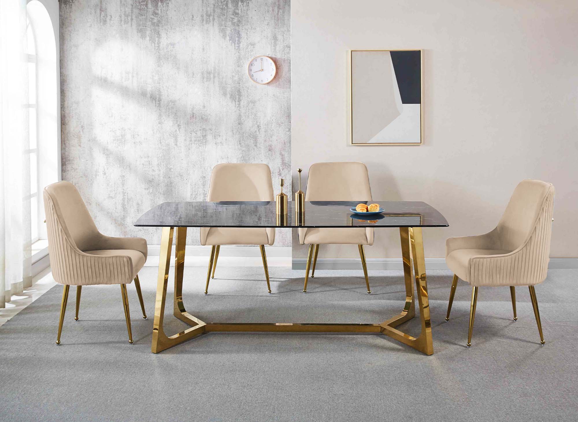 2er-Set beige Samtstühle mit goldenen Metallbeinen DORY