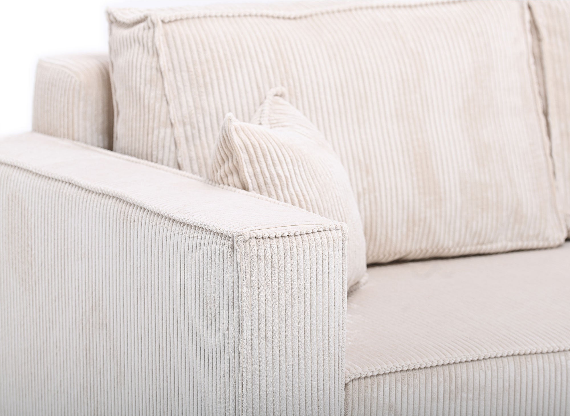 SYNA Ecksofa aus beigefarbenem Cord mit Stauraum