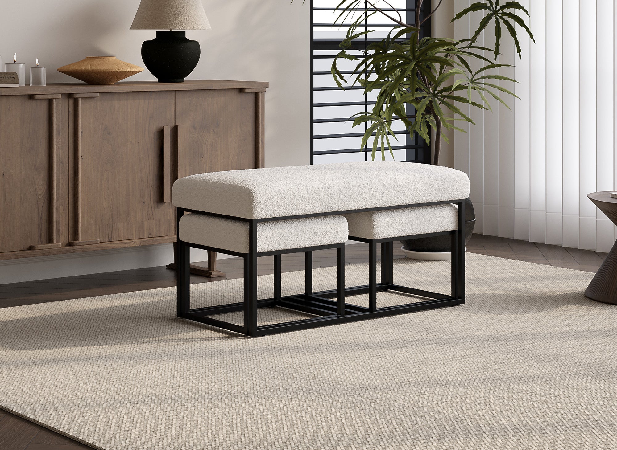 BECKIE Bank mit Poufs aus ecru-weißem Bouclé-Stoff und schwarzen Metallbeinen