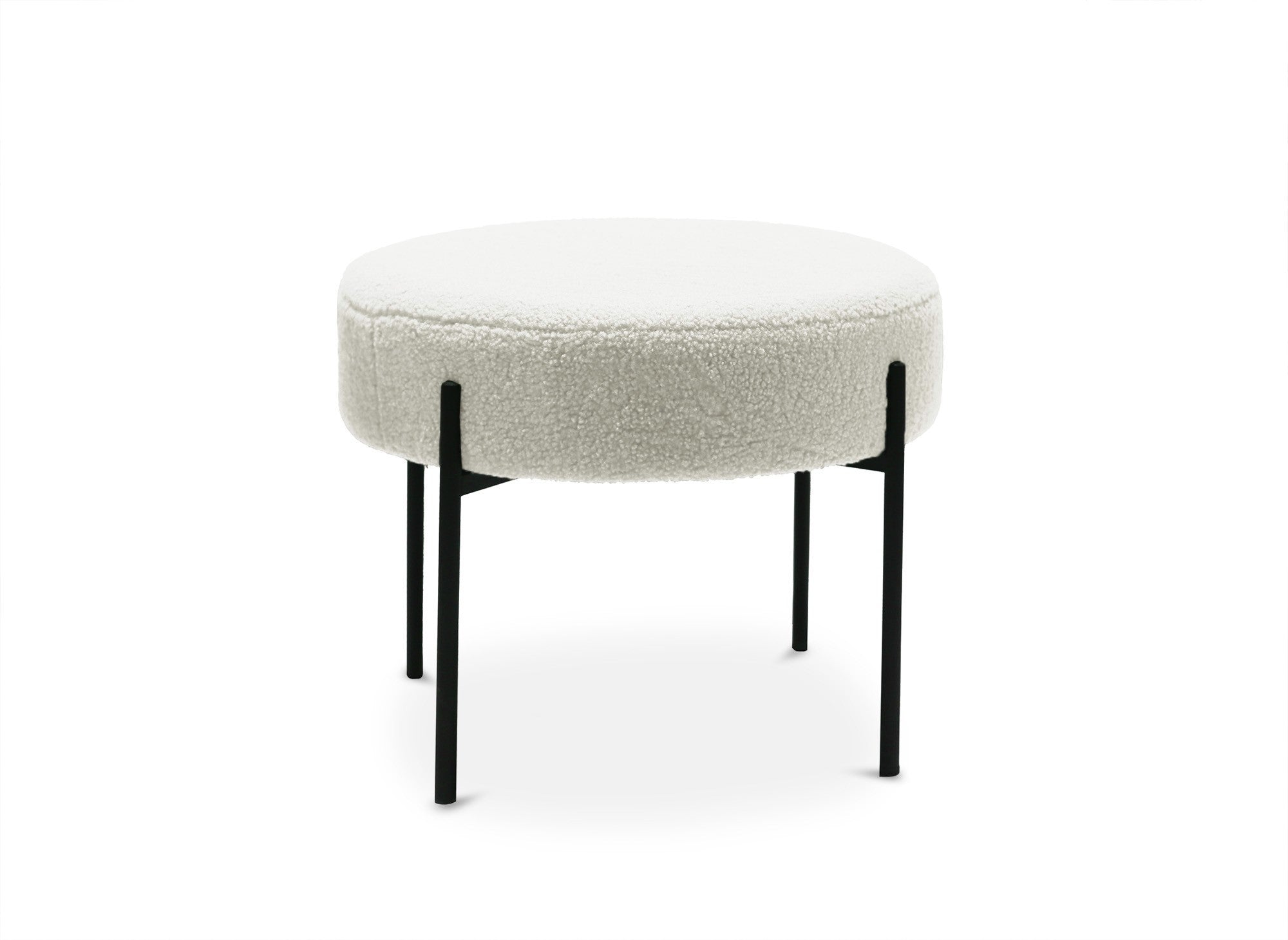 Pouf aus ecruweißem Stoff mit Schaffelleffekt und schwarzen Metallbeinen LEYAN