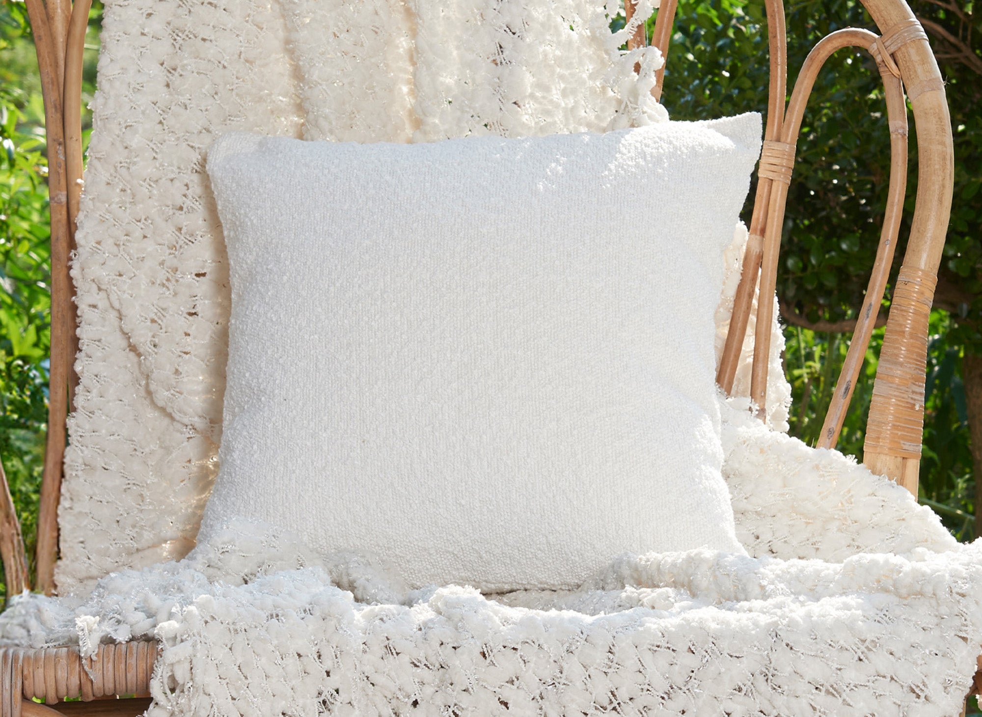 Quadratisches Kissen 45x45 cm aus ecru-weißem Stoff mit Schaffelleffekt EDEN
