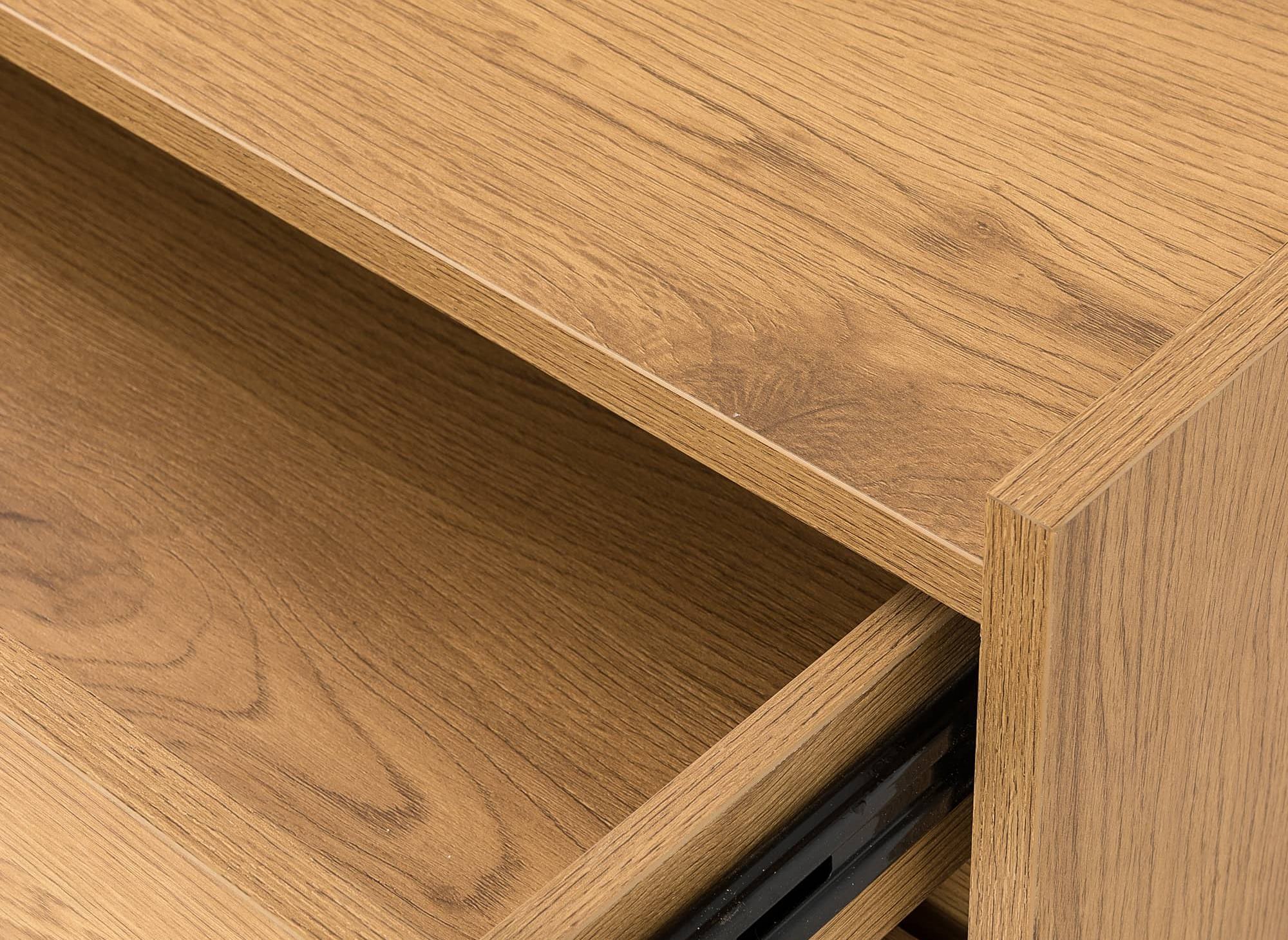 SACHA eichenfarbene Holzkommode mit 4 Schubladen