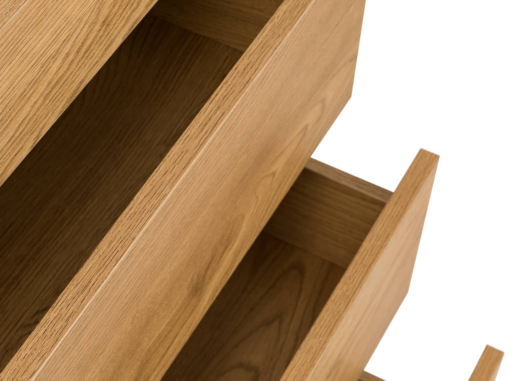 SACHA eichenfarbene Holzkommode mit 4 Schubladen