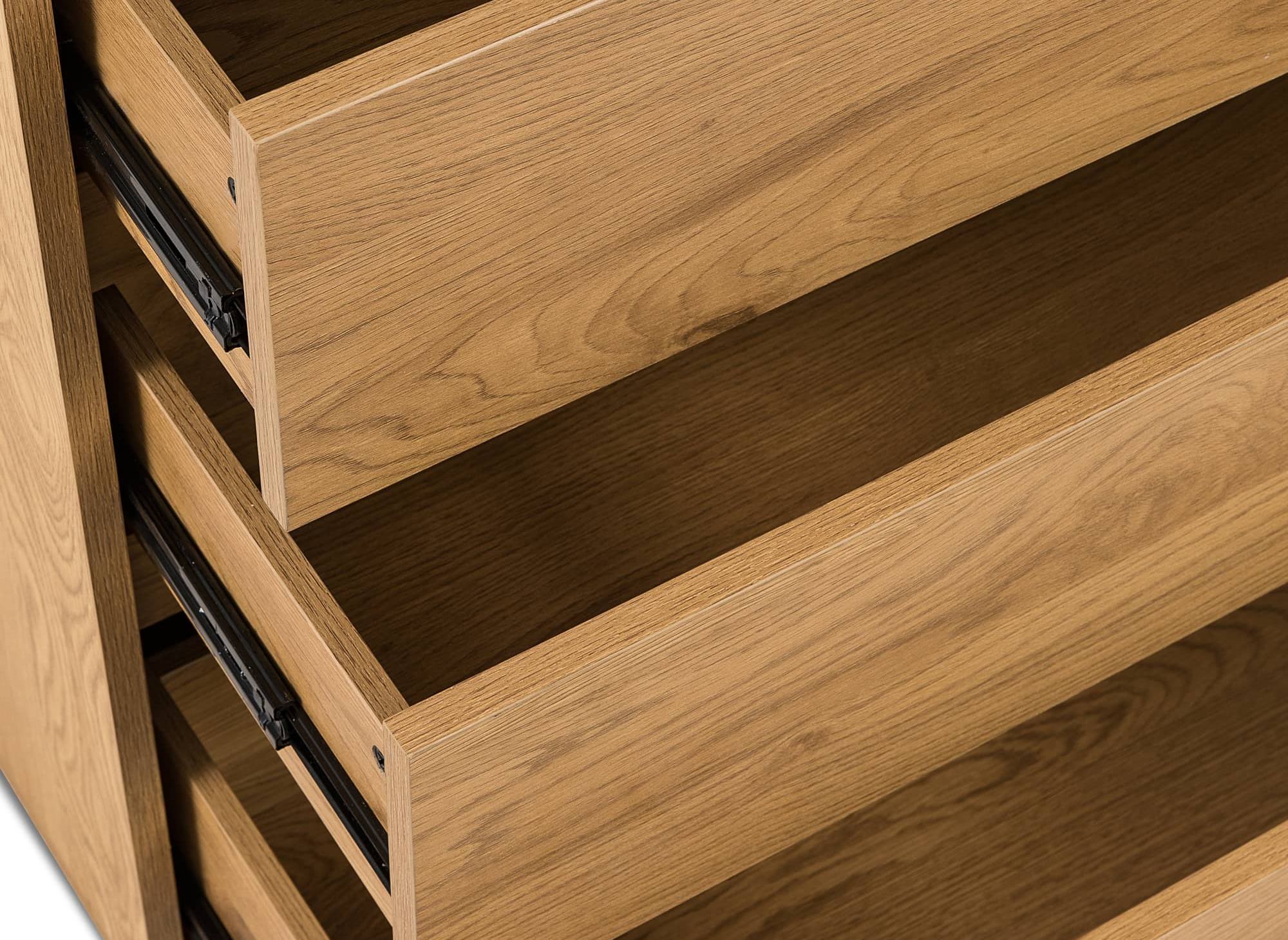 SACHA eichenfarbene Holzkommode mit 4 Schubladen