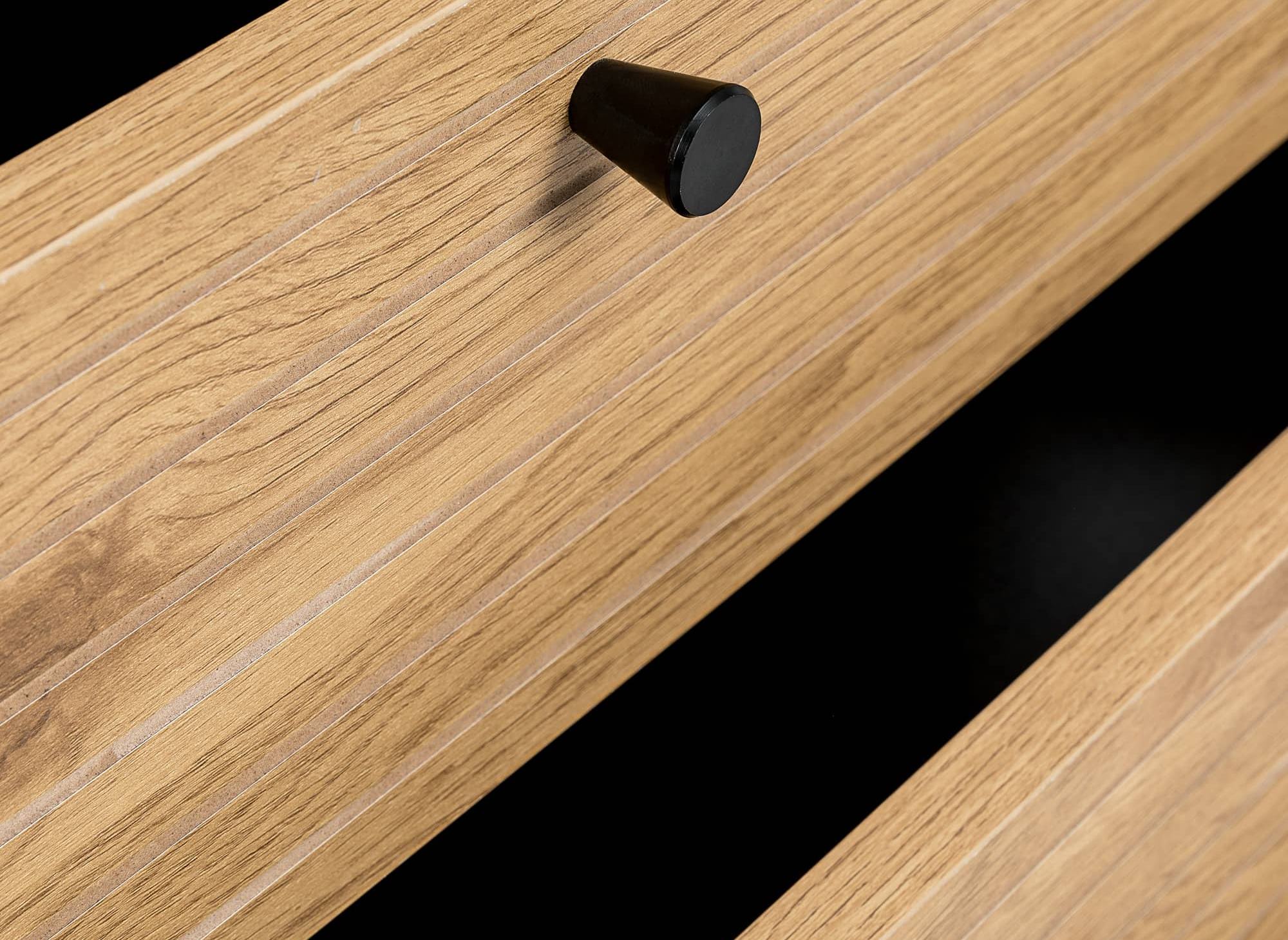 DARYL niedrige Kommode mit 4 Schubladen aus Holz und schwarzem Metall