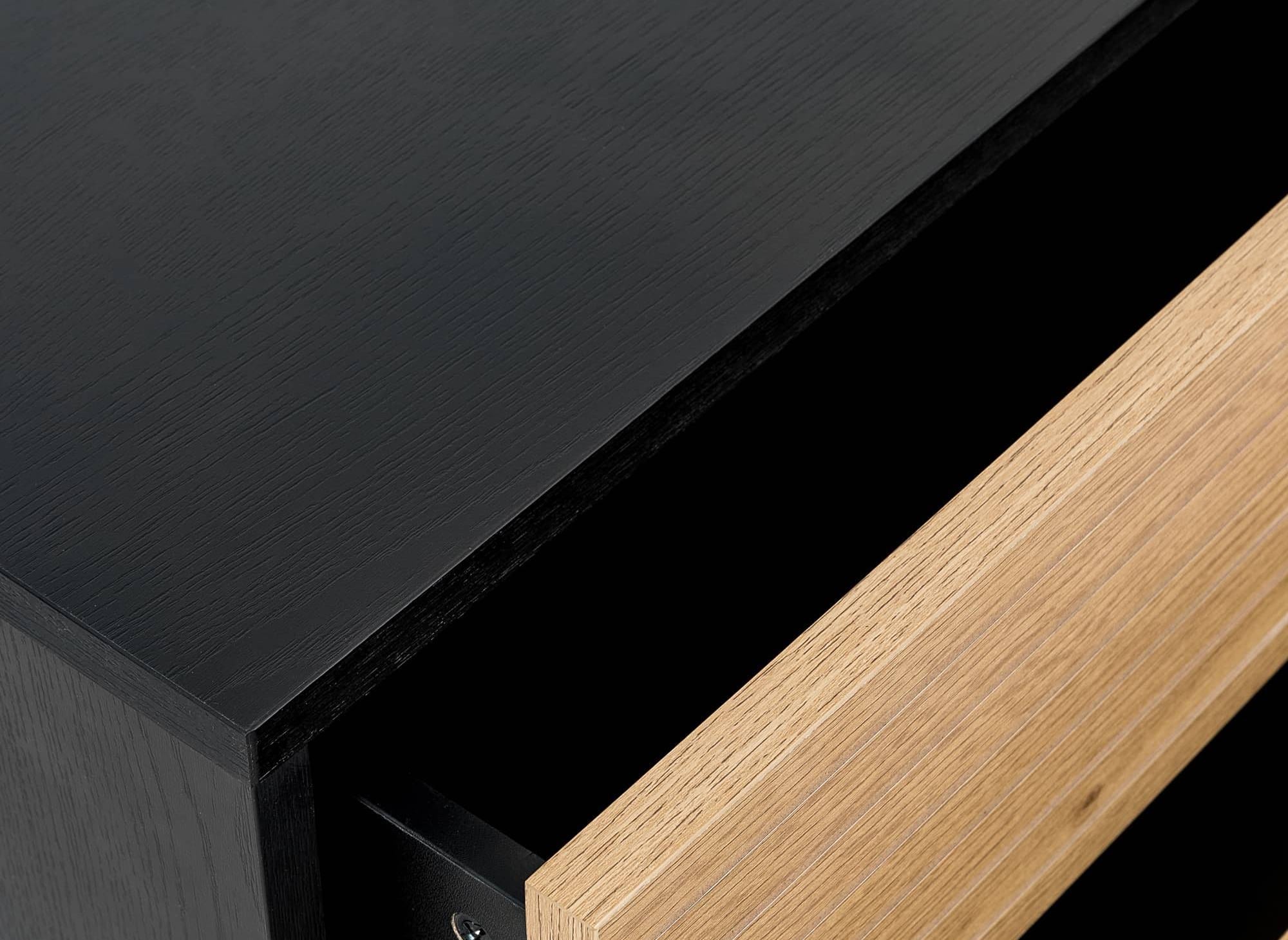DARYL niedrige Kommode mit 4 Schubladen aus Holz und schwarzem Metall