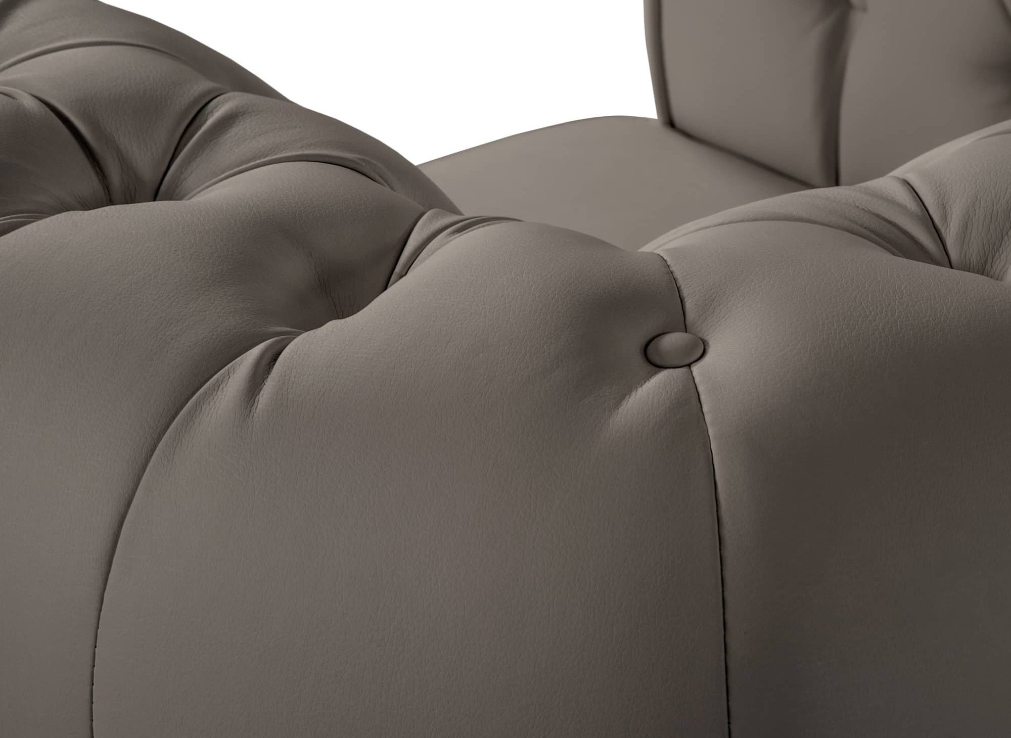 Chesterfield-Sessel aus taupefarbenem Kunstleder - WILSTON