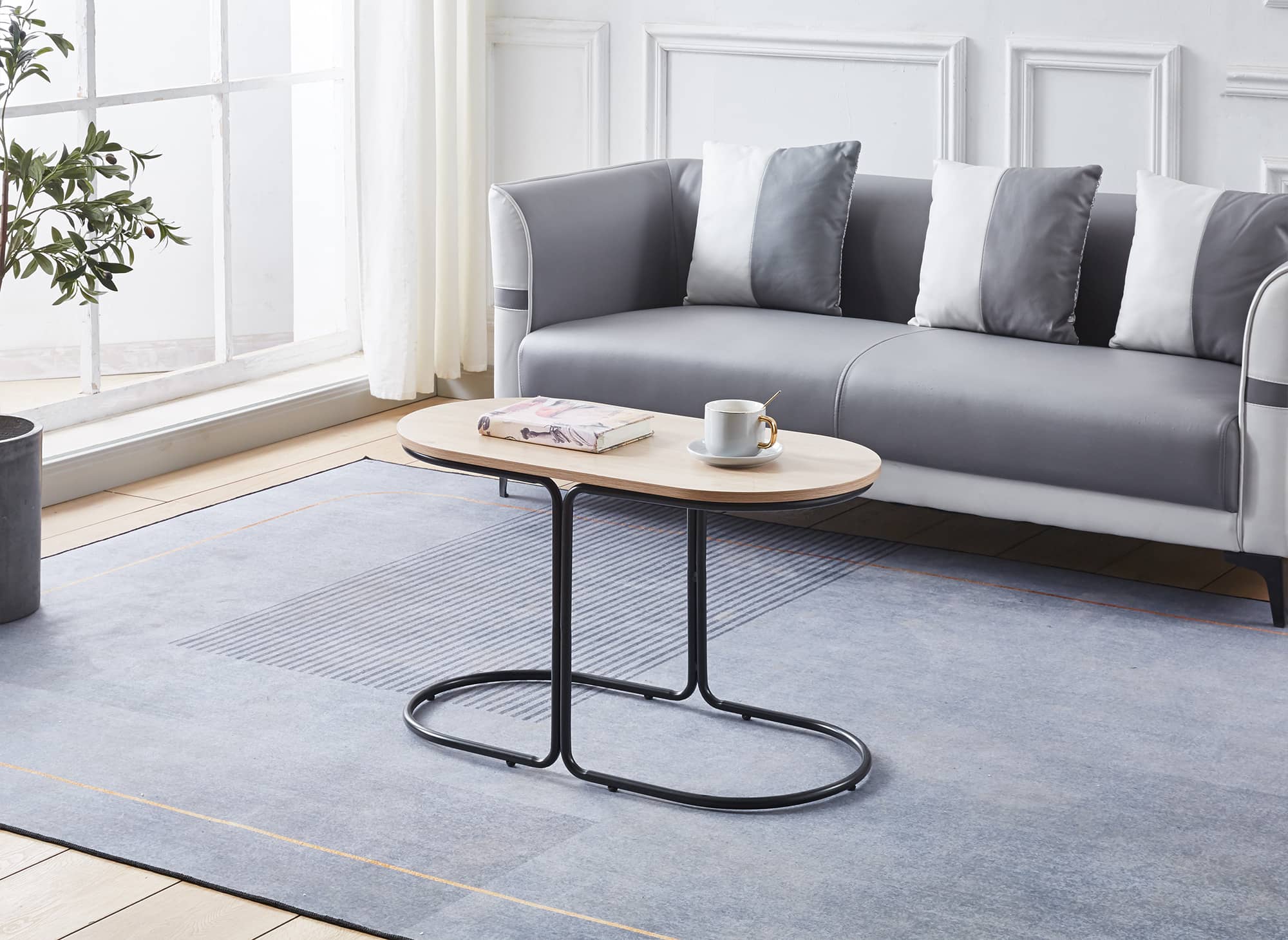 JUDITH holzfarbenes Couchtisch-Set mit 2 beigen Stoffpoufs