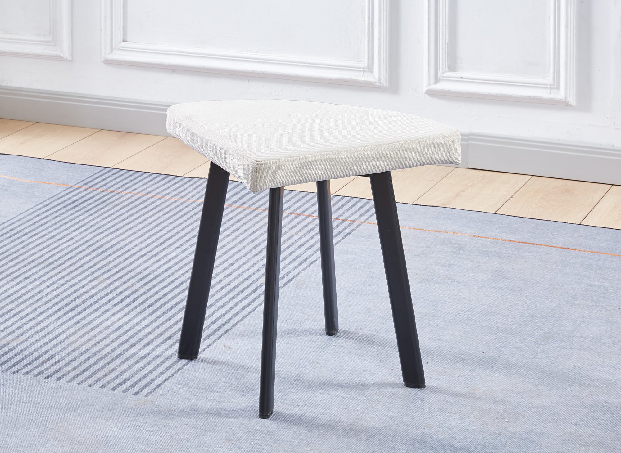 IRINA Esstisch-Set aus Holz mit 4 beigen Hockern