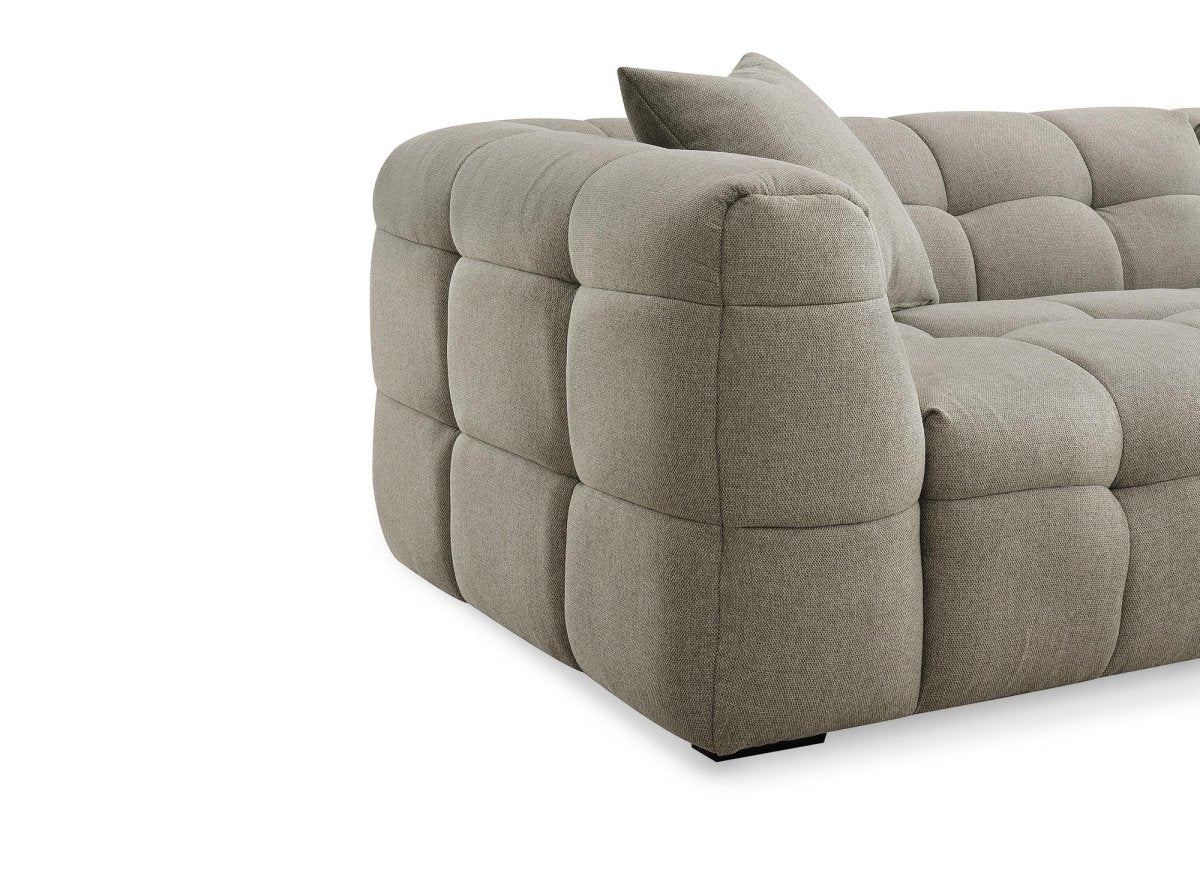 Canapé fixe 3 places en tissu taupe BELLA - DécoInParis