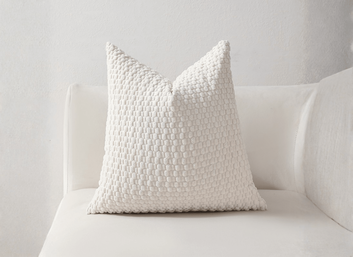 Coussin blanc écru en tissu texturé doux 45x45 cm DUNE - DécoInParis