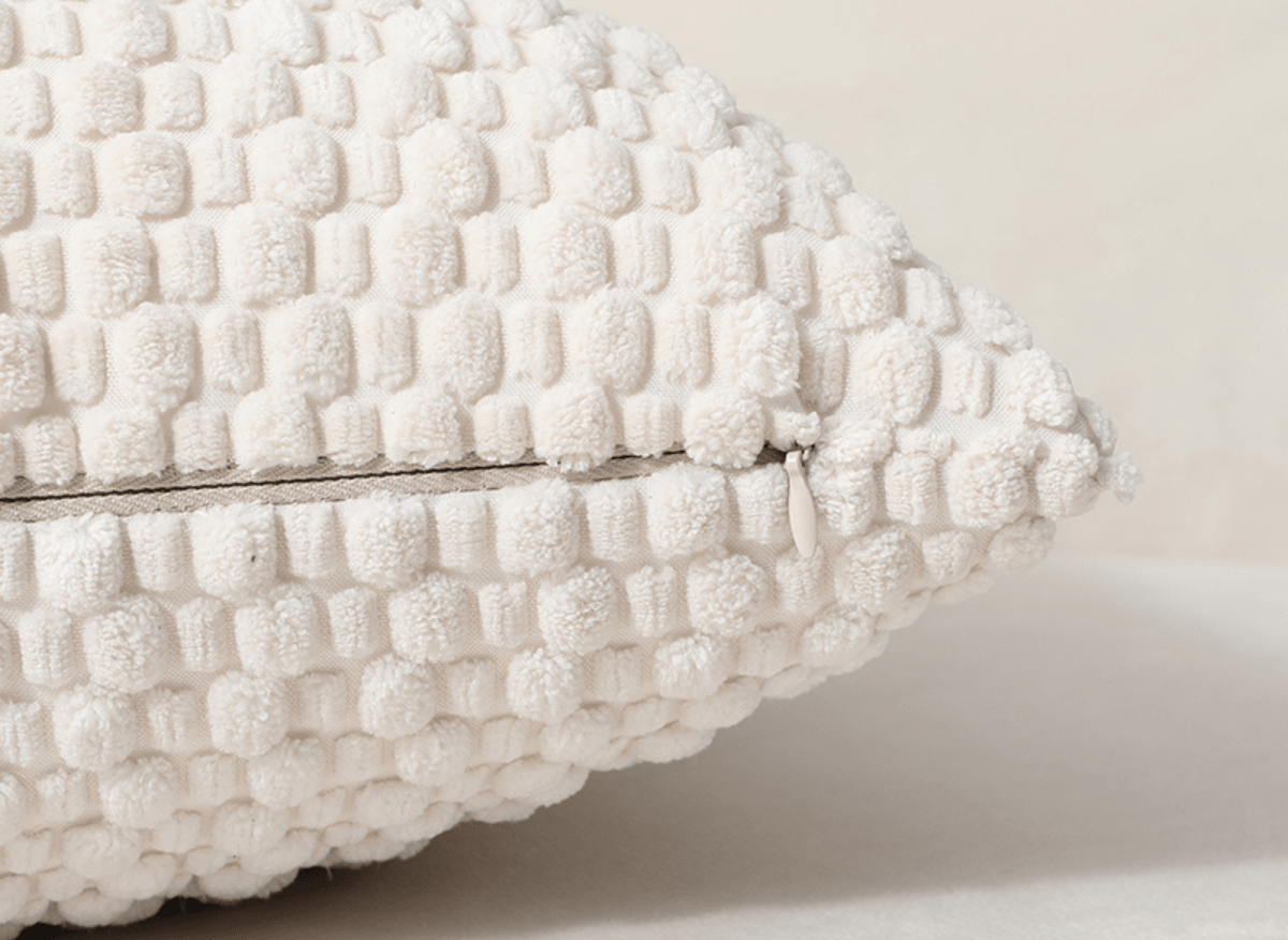 Coussin blanc écru en tissu texturé doux 45x45 cm DUNE - DécoInParis