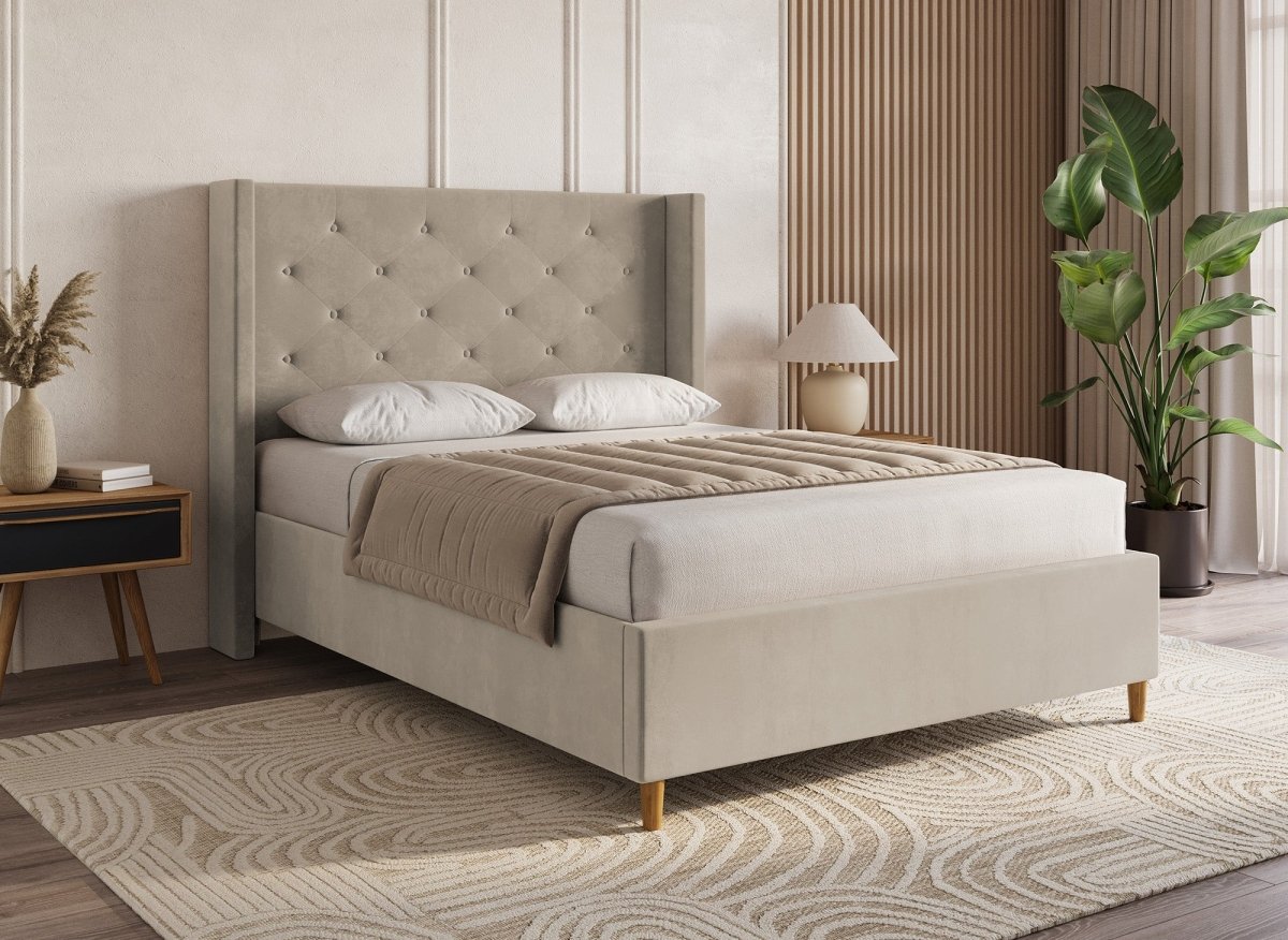 Lit double en velours capitonné en velours taupe MAREVA 160x200 cm - DécoInParis