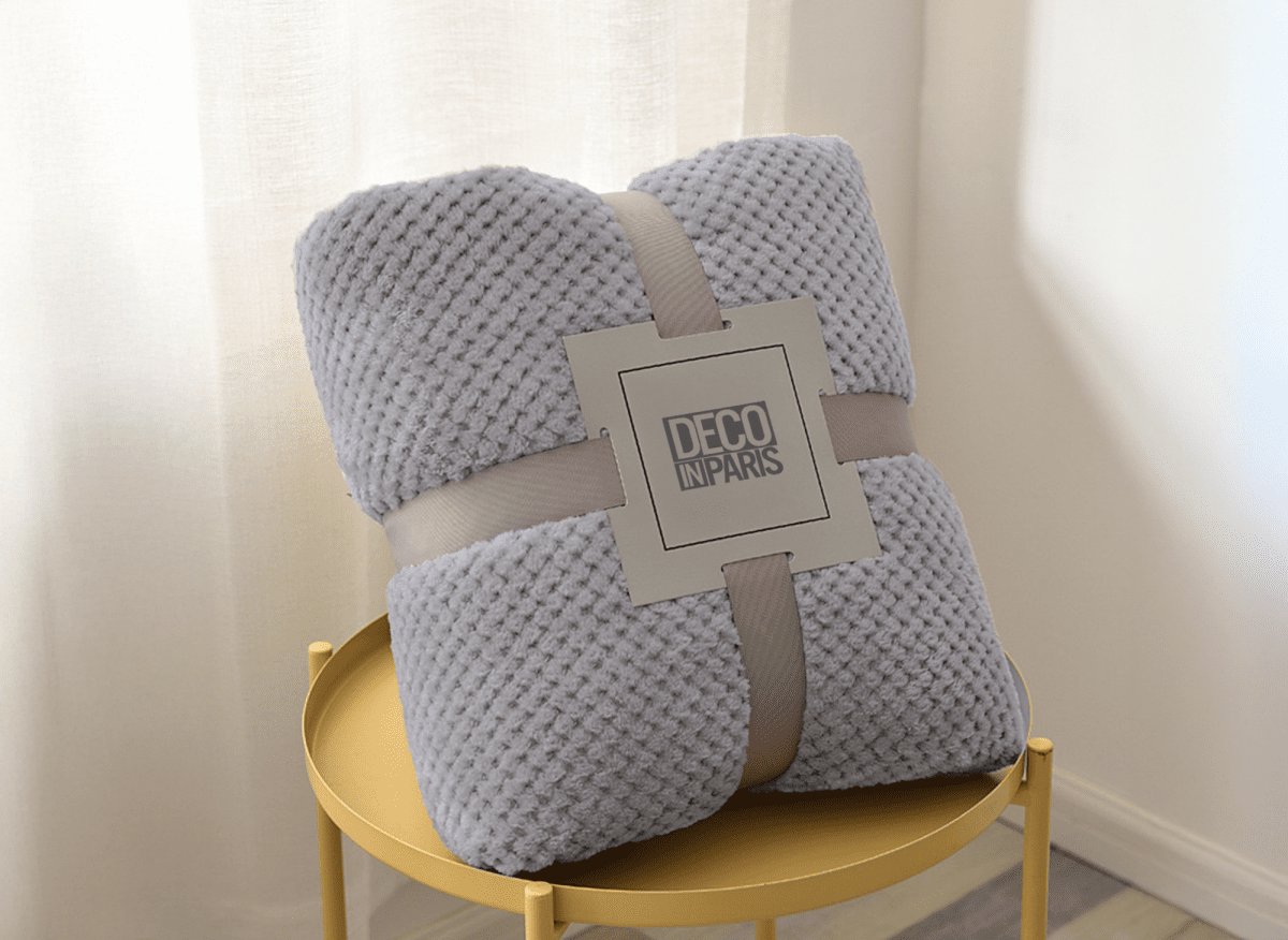 Plaid à franges en tissu effet cachemire gris clair 150x200 cm OTYS - DécoInParis