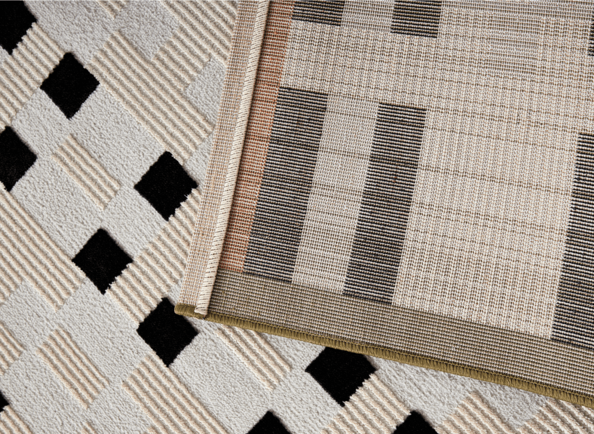 Tapis blanc à motifs noirs, verts et orange 200 x 290 cm ELINN - DécoInParis