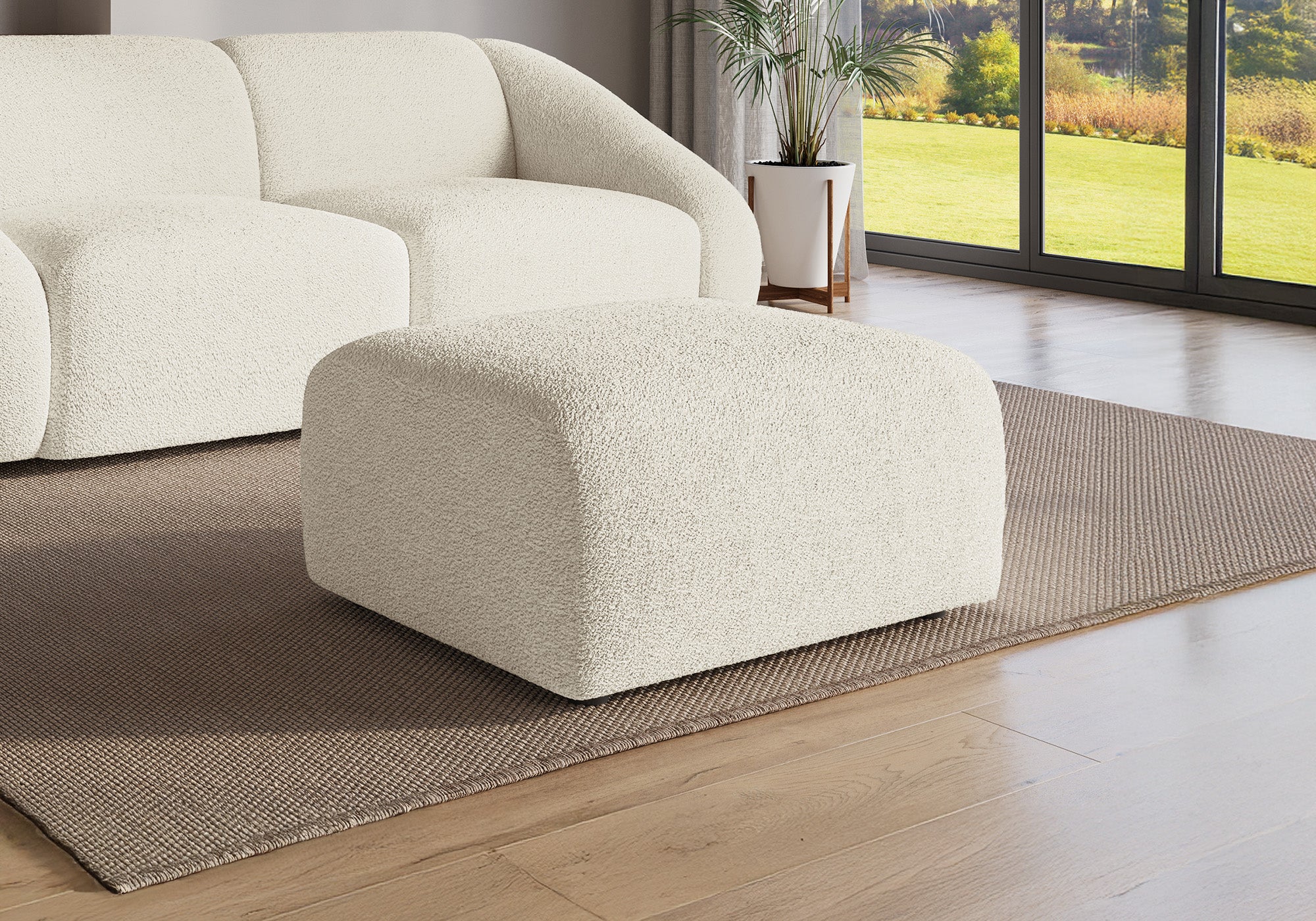 NYLA ecruweißer Frottee-Pouf