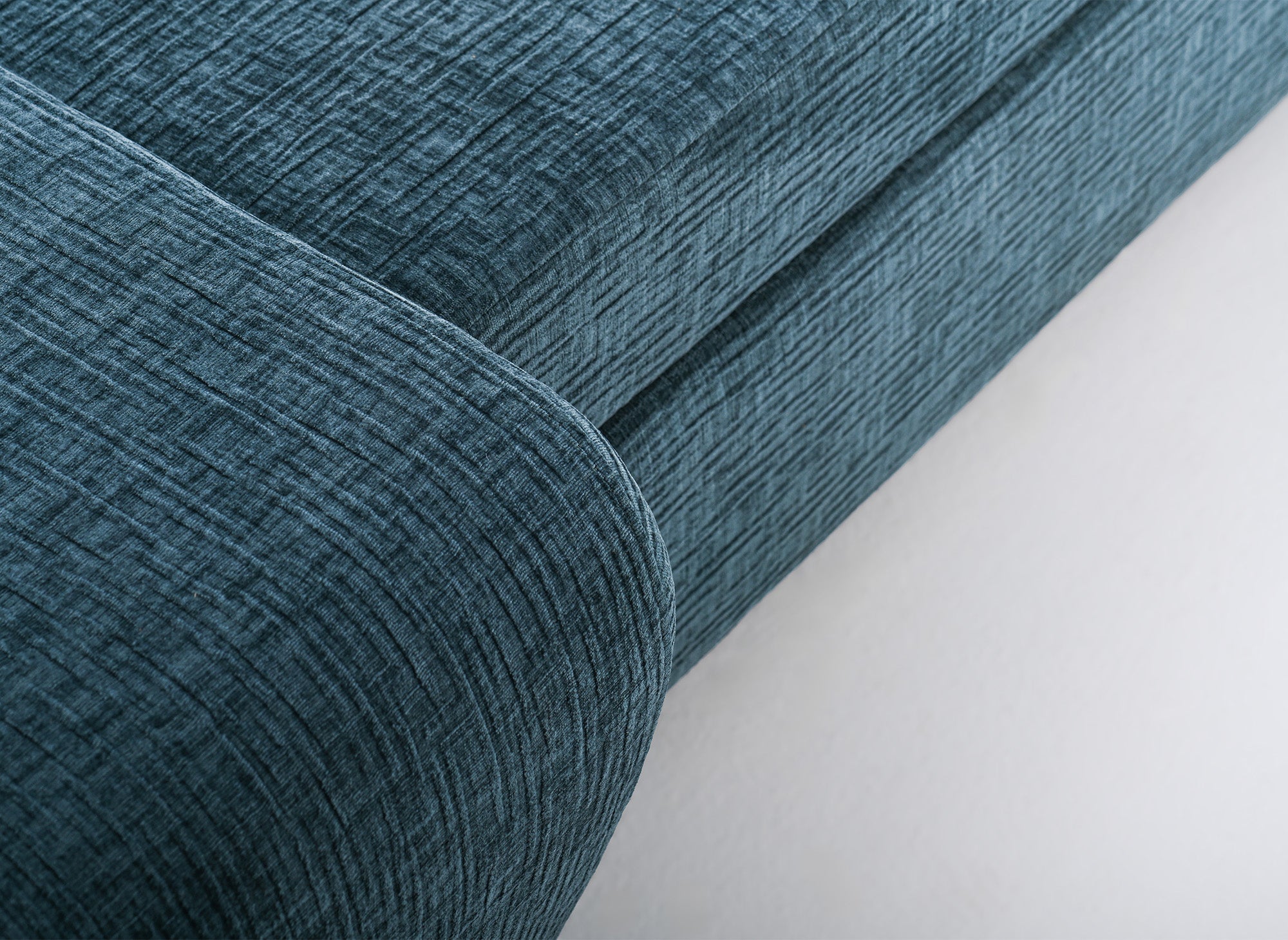 SOLEA Wende-Ecksofa mit Stauraum aus petrolblau meliertem Samt