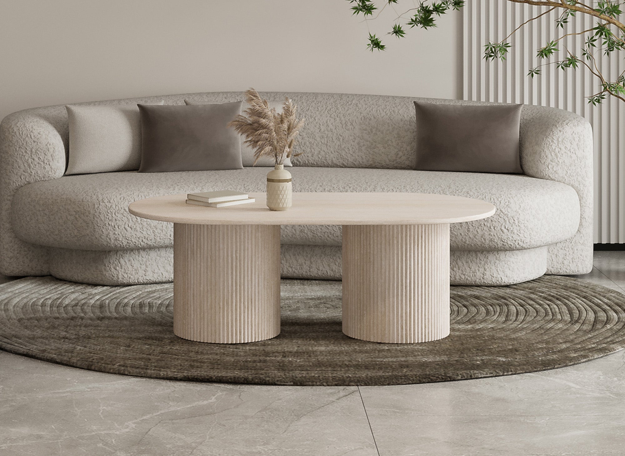 Ovaler Couchtisch aus beigefarbenem Verbundmarmor DHARA
