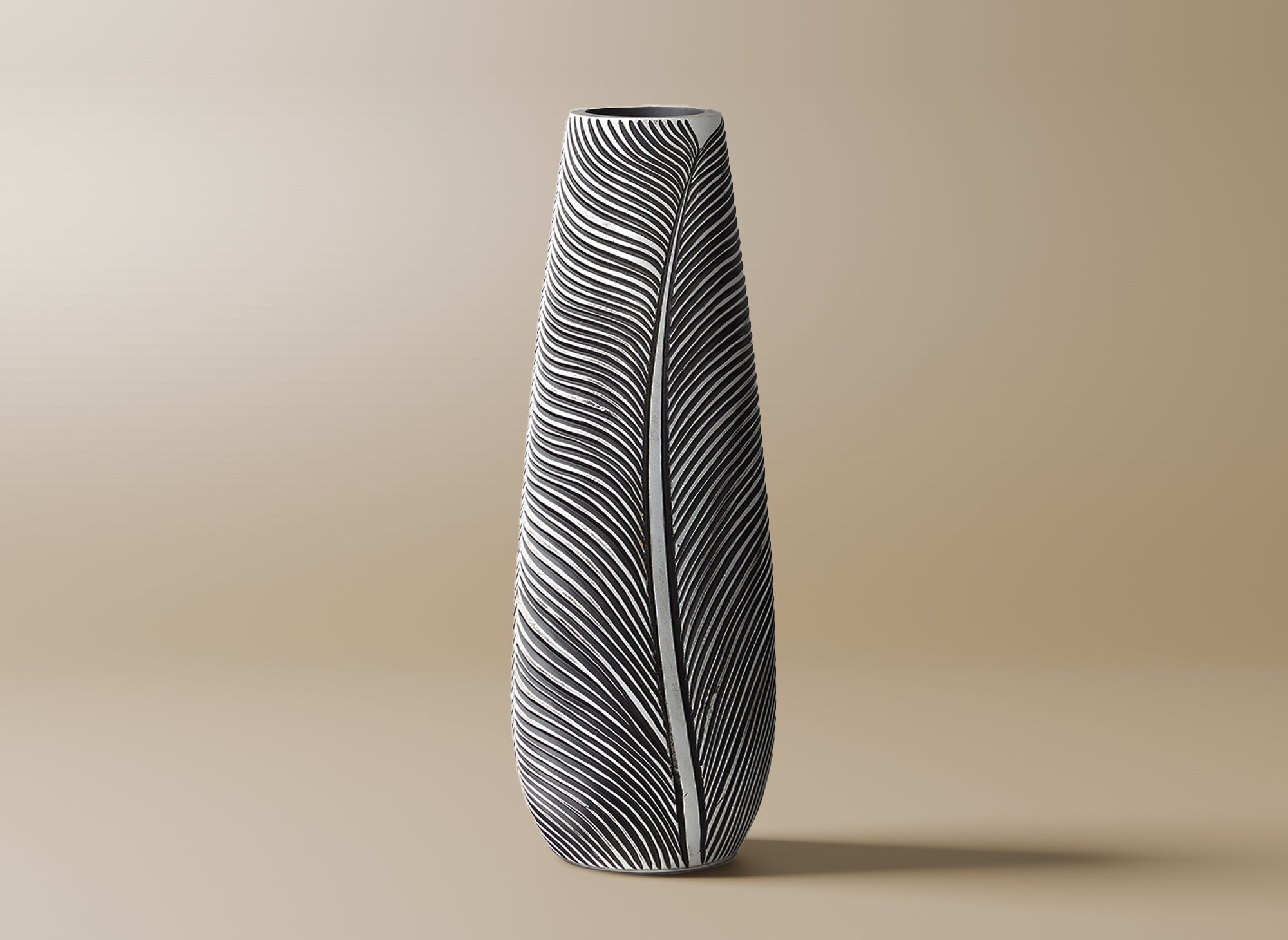 Schwarz-weiße Harzvase H46 cm EBENE