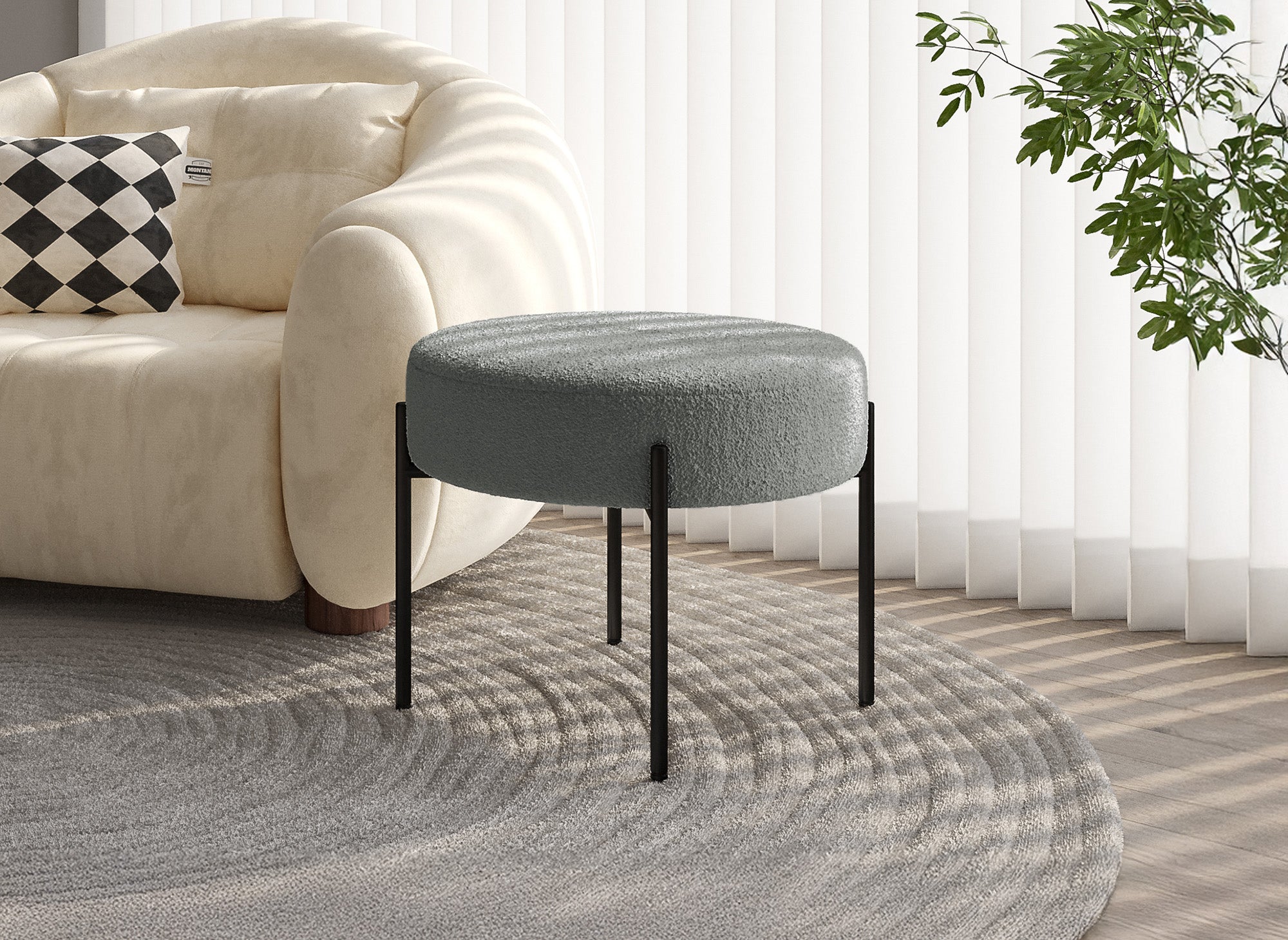 LEYAN grauer Pouf aus Stoff mit Schaffelleffekt und schwarzen Metallbeinen