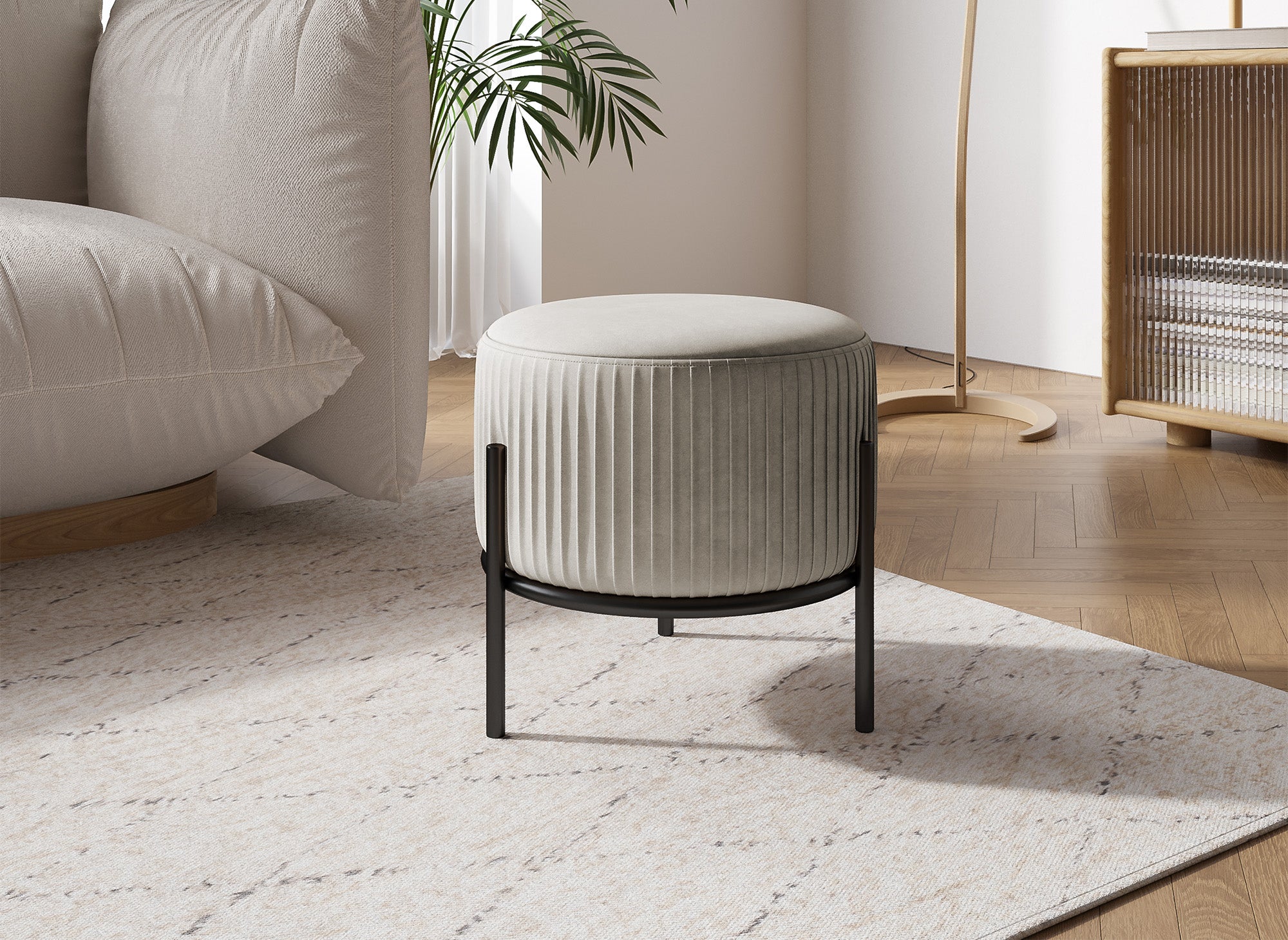 GALY Designer-Pouf aus taupefarbenem Samt mit schwarzen Metallbeinen