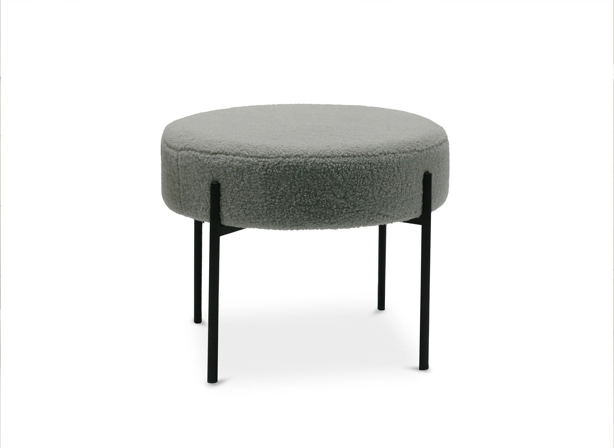 LEYAN grauer Pouf aus Stoff mit Schaffelleffekt und schwarzen Metallbeinen