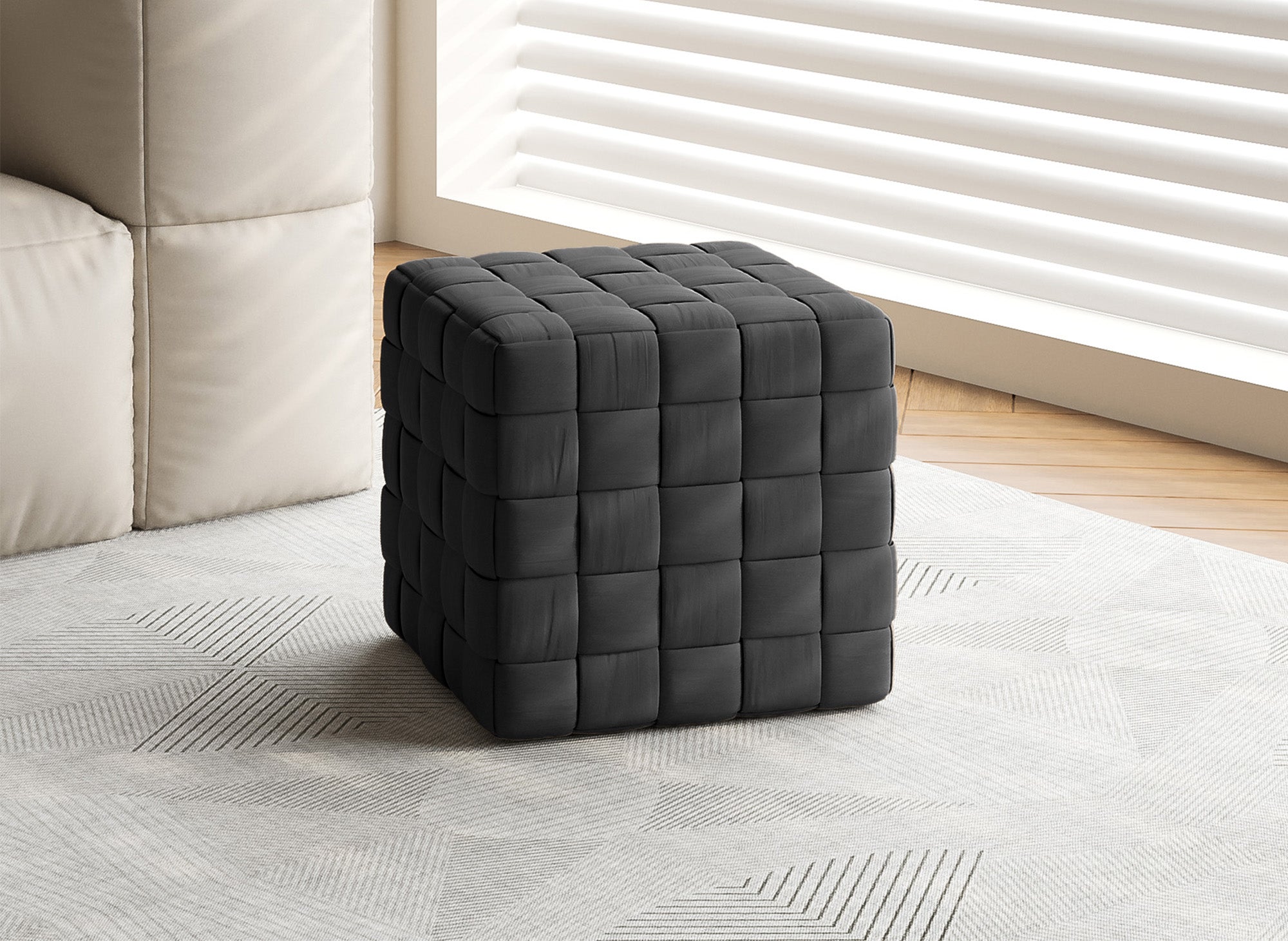 Quadratischer Pouf MALEK aus schwarzem gewebtem Samt