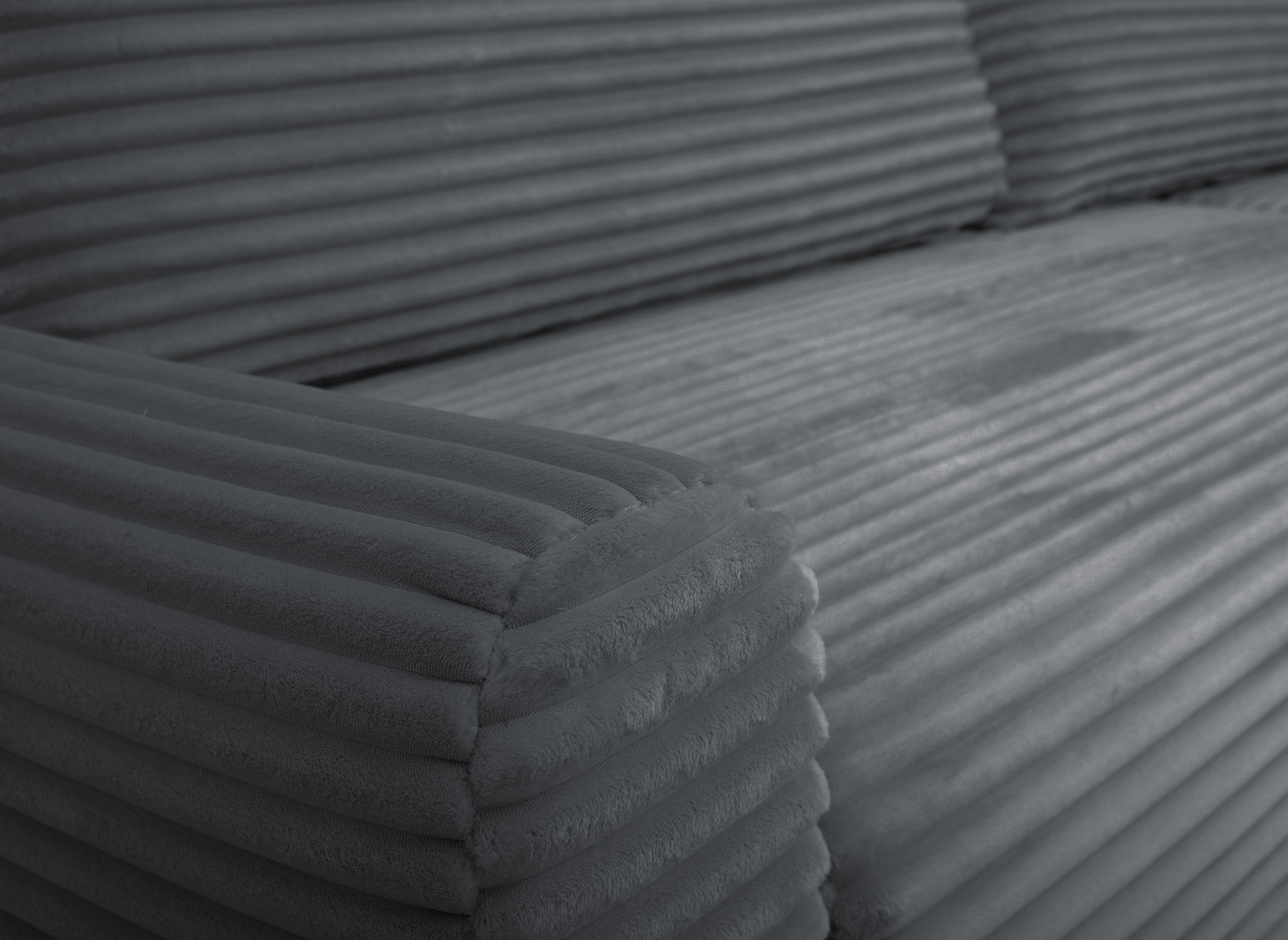 KATIA wendbares und umwandelbares Ecksofa mit Stauraum aus dickem dunkelgrauem Cord
