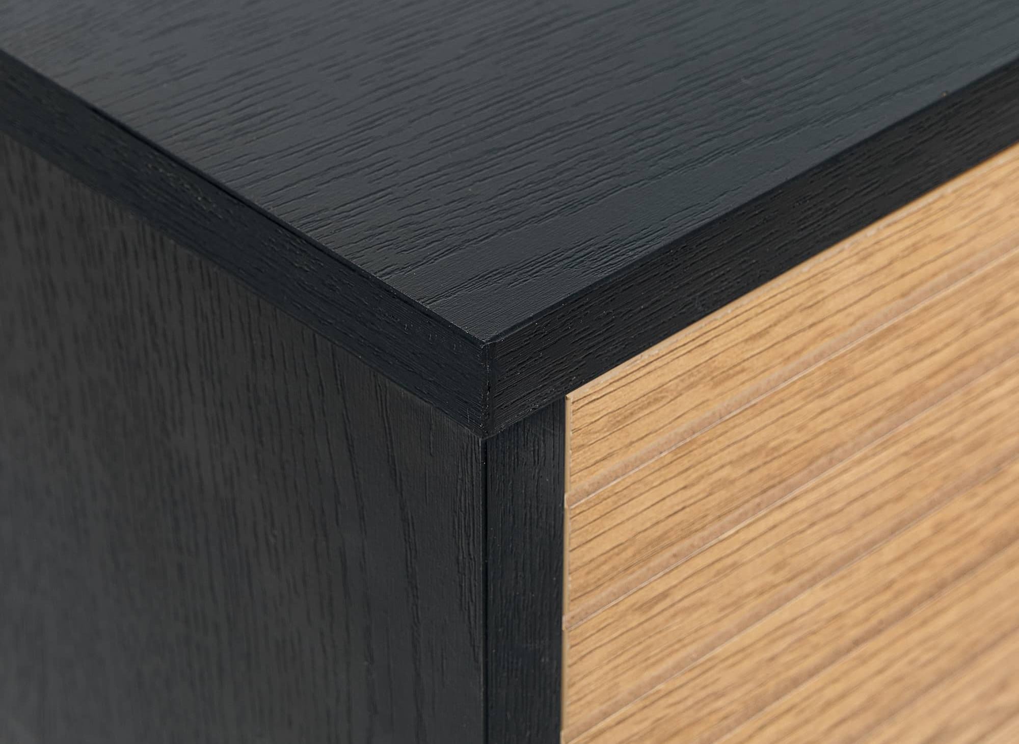 DARYL niedrige Kommode mit 4 Schubladen aus Holz und schwarzem Metall