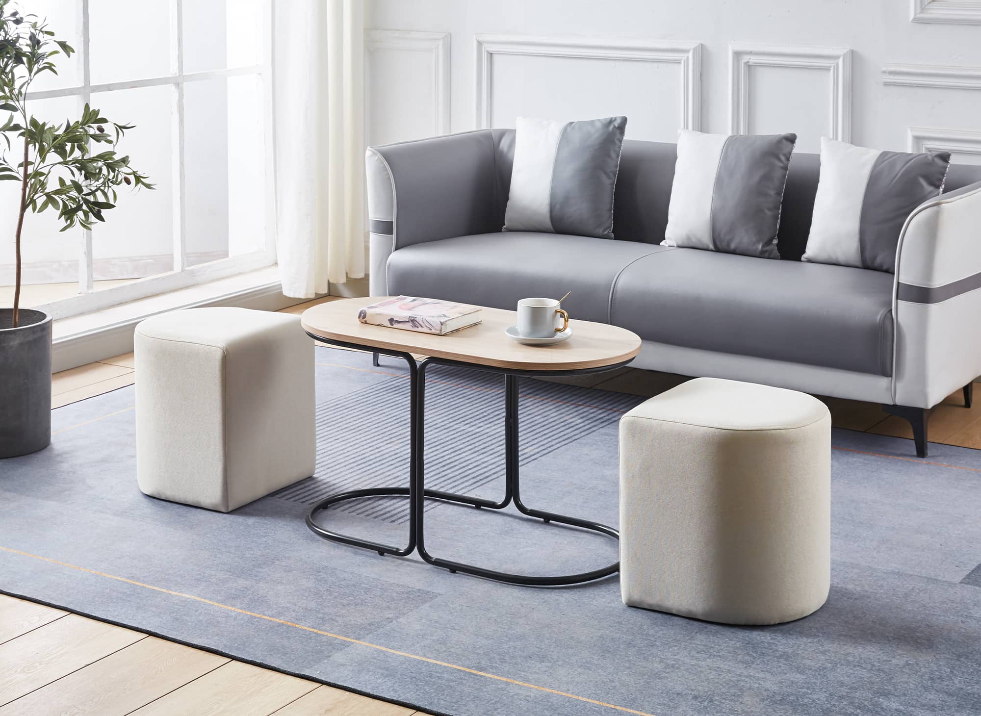 JUDITH holzfarbenes Couchtisch-Set mit 2 beigen Stoffpoufs