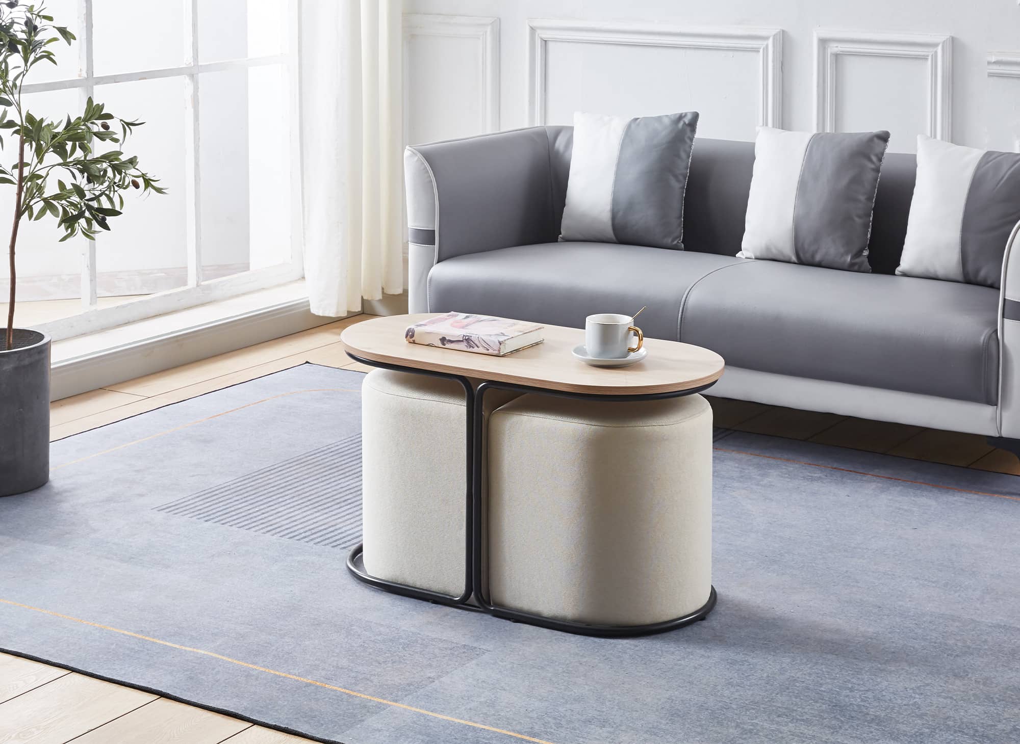 JUDITH holzfarbenes Couchtisch-Set mit 2 beigen Stoffpoufs