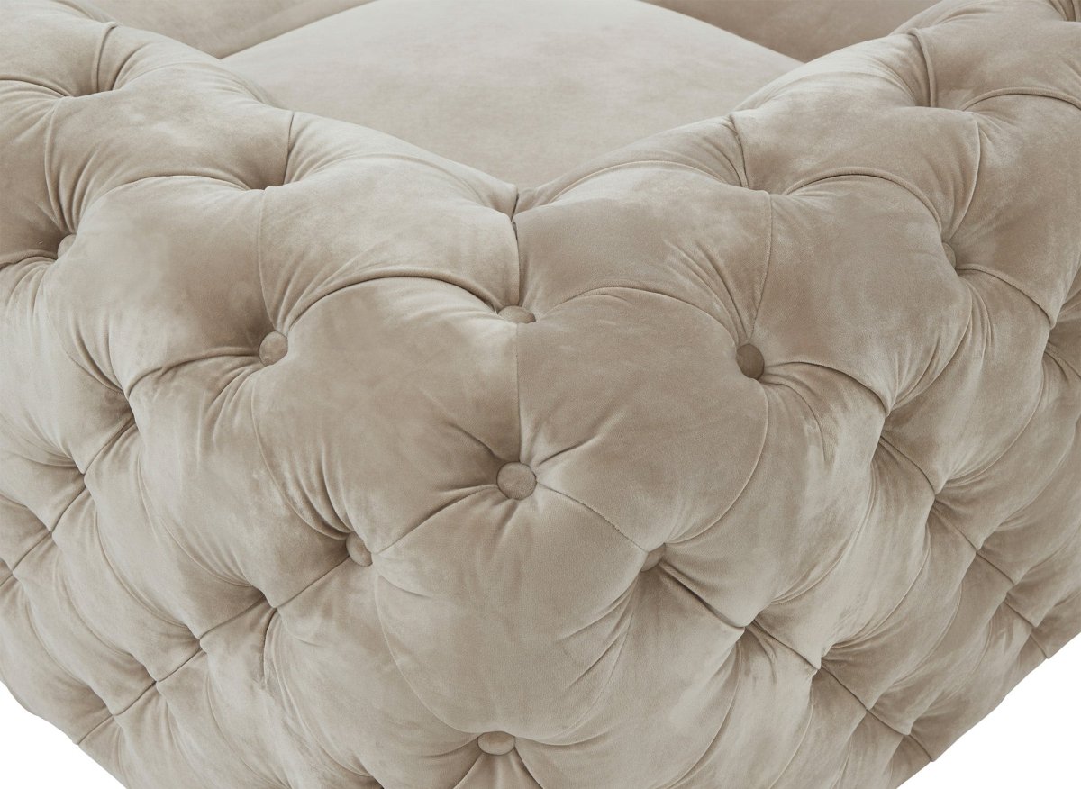 Canapé d'angle fixe capitonné chesterfield velours beige CARMEN - DécoInParis