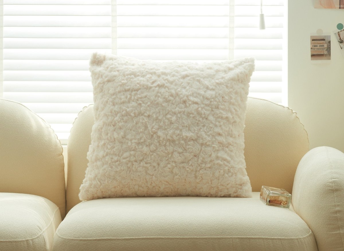 Coussin blanc à tissu bouclette 45x45 cm TRED - DécoInParis