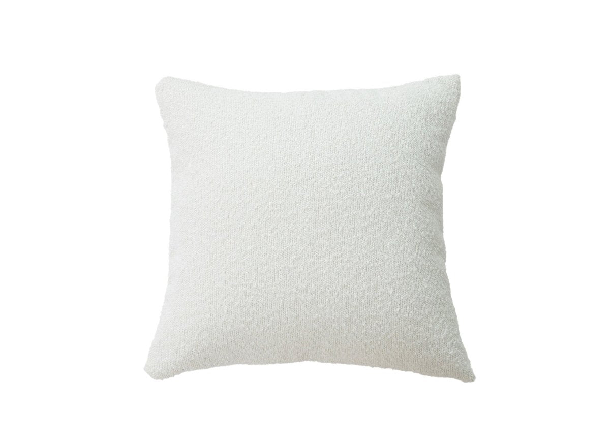 Coussin carré 45x45 cm en tissu effet peau de mouton blanc écru EDEN - DécoInParis