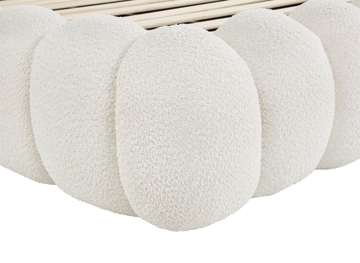 Lit double en tissu bouclette beige 160x200 cm GRETA - DécoInParis