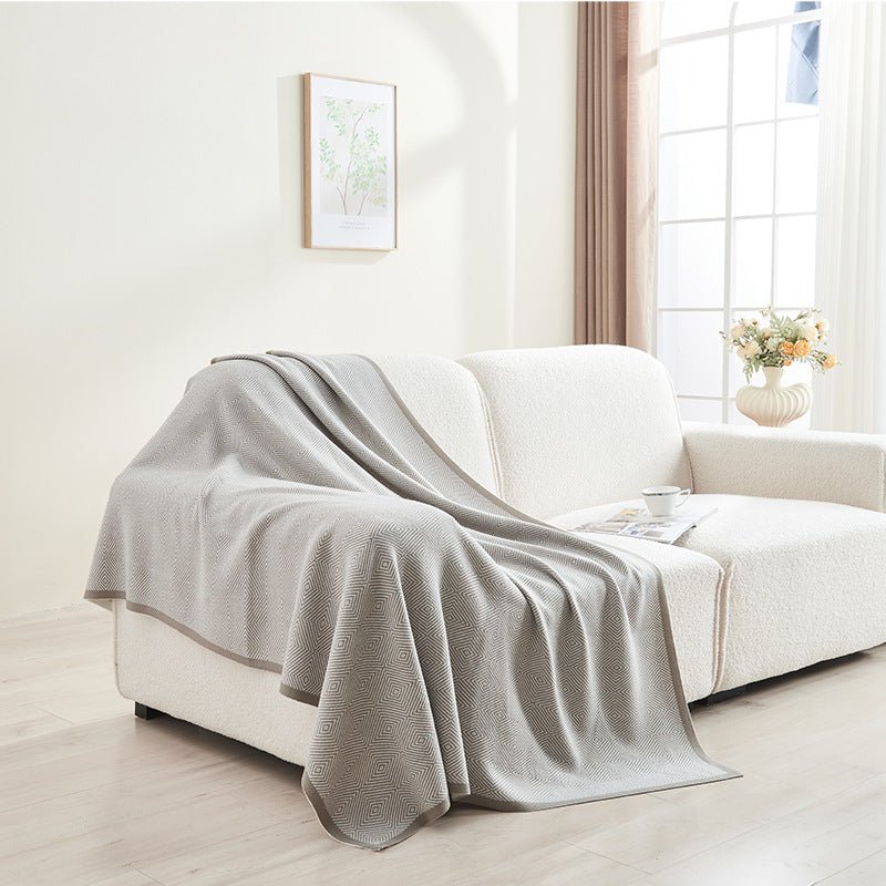 Plaid gris à motifs chevron 130 x 180 cm AURALIS - DécoInParis