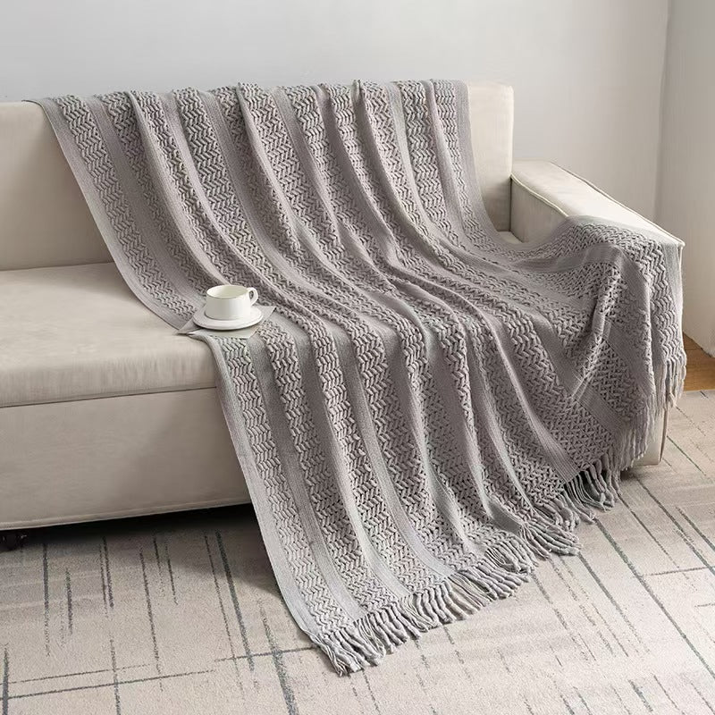 Plaid gris à motifs et franges 127 x 180 cm PAZI - DécoInParis