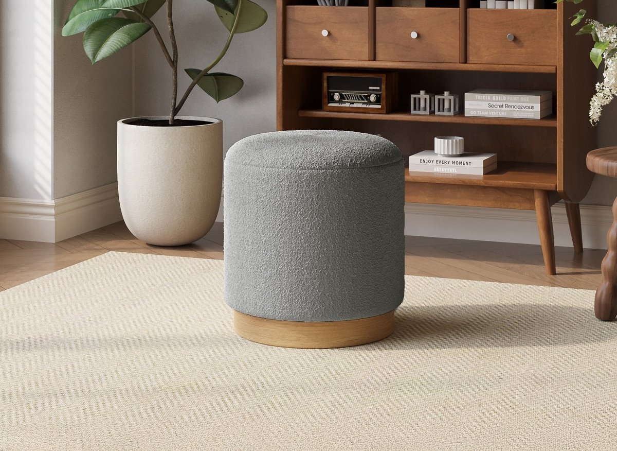 Pouf en tissu effet peau de mouton gris et bois DENIA - DécoInParis