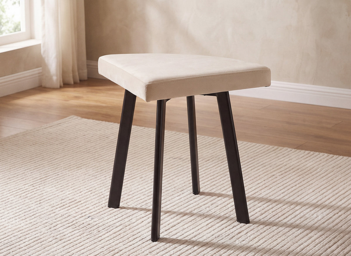 IRINA Esstisch-Set aus Holz mit 4 beigen Hockern