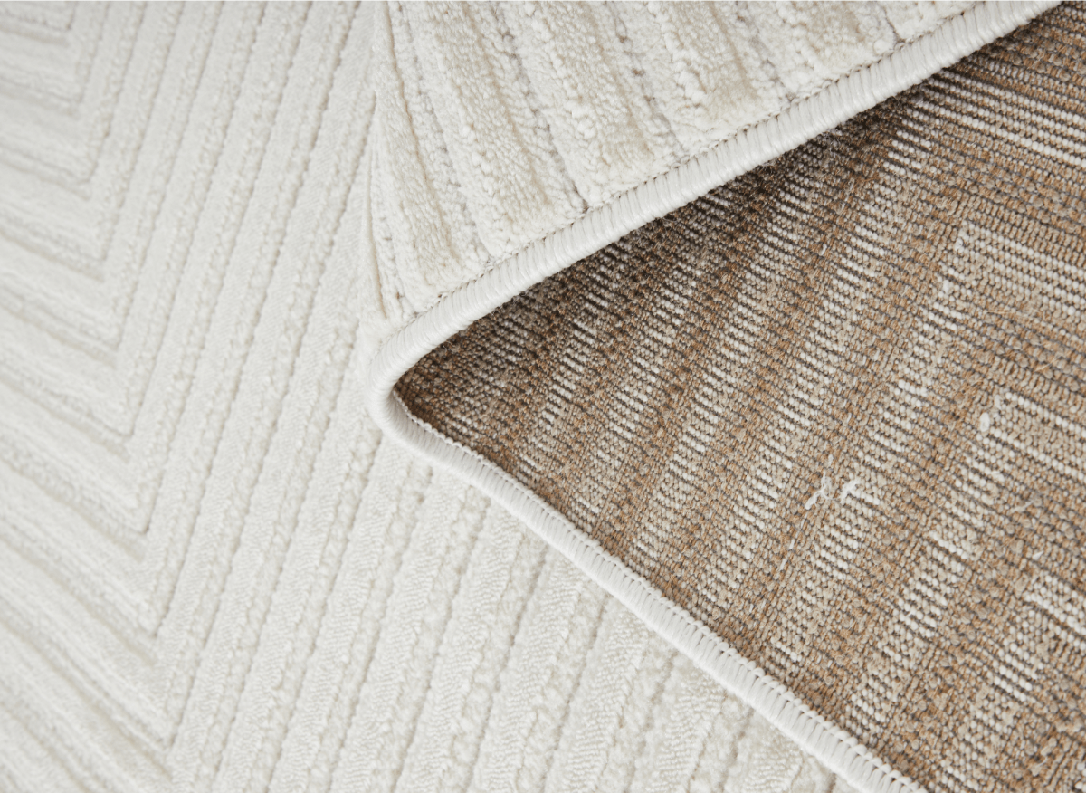 Tapis blanc écru à losanges beiges 160 x 230 cm ROUBY - DécoInParis