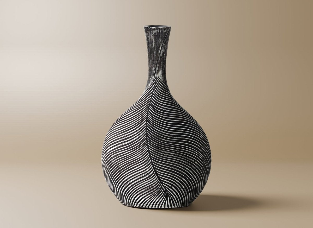 Vase boule en résine noir et blanc H43 cm EBENE - DécoInParis