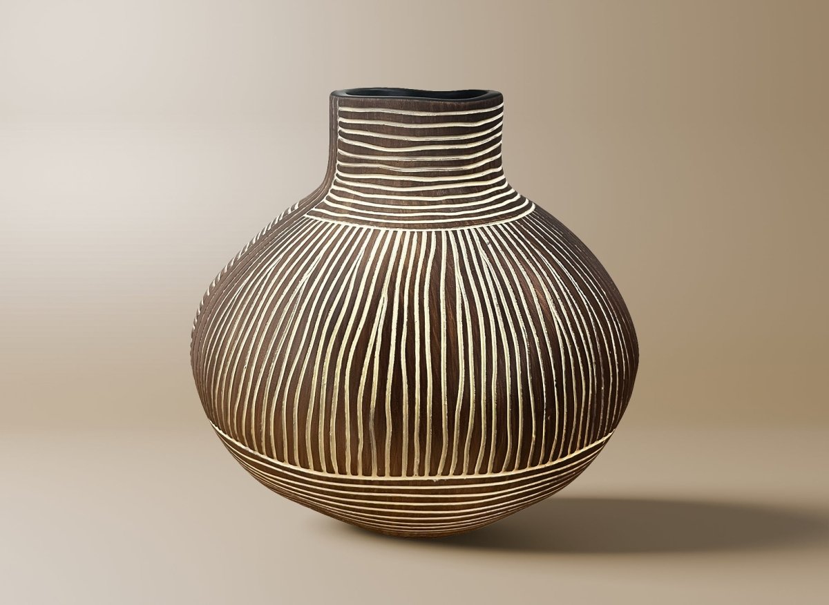 Vase ethnique en polyrésine bois et blanc H21 cm AKIRA - DécoInParis